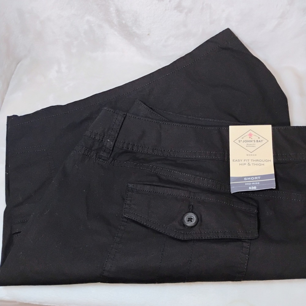 St Johns Bay Womens 24 W Black Mid Rise Easy Fit Shorts NWT V